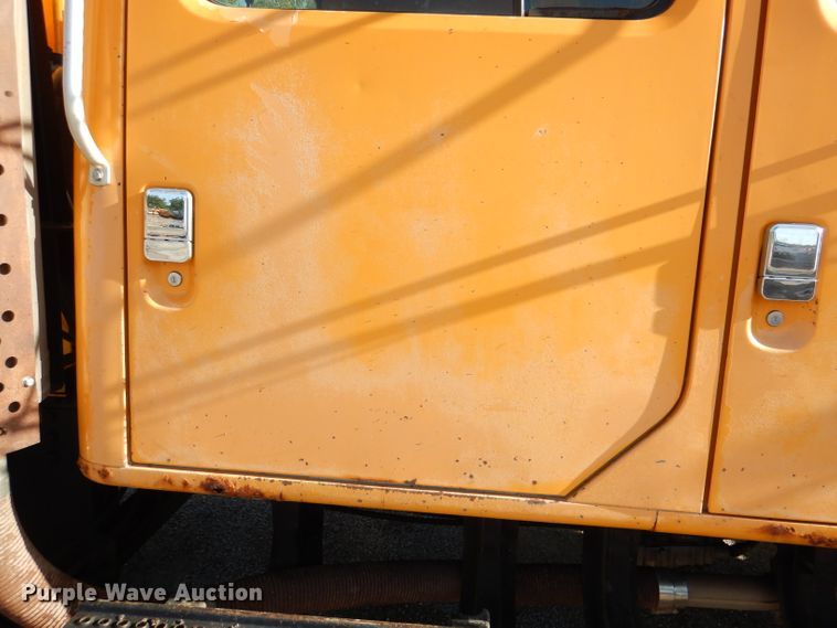 image for item DM1396 2002 International 4900  Crew Cab dump truck