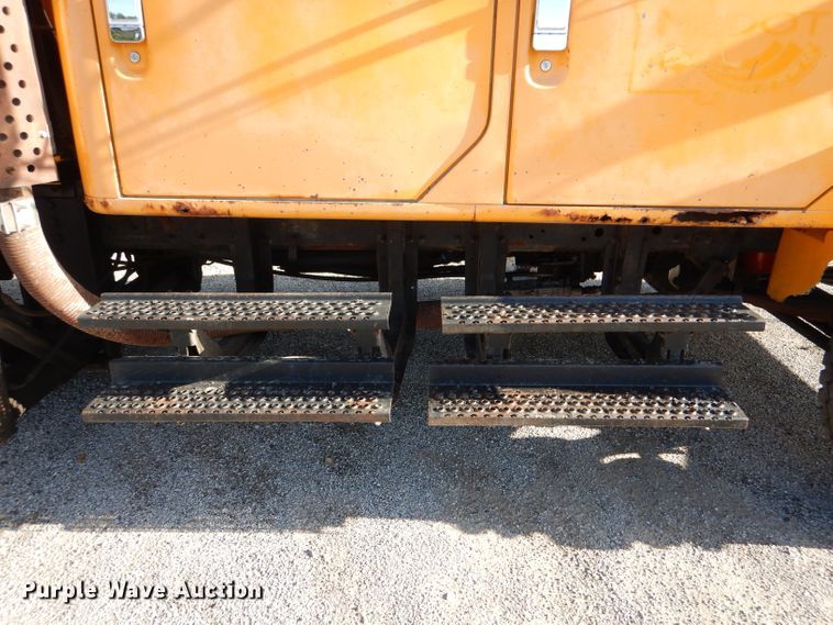 image for item DM1396 2002 International 4900  Crew Cab dump truck