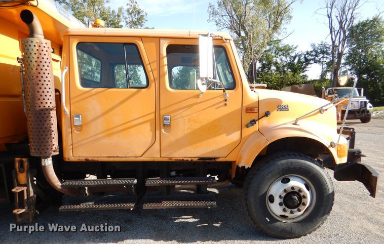 image for item DM1396 2002 International 4900  Crew Cab dump truck