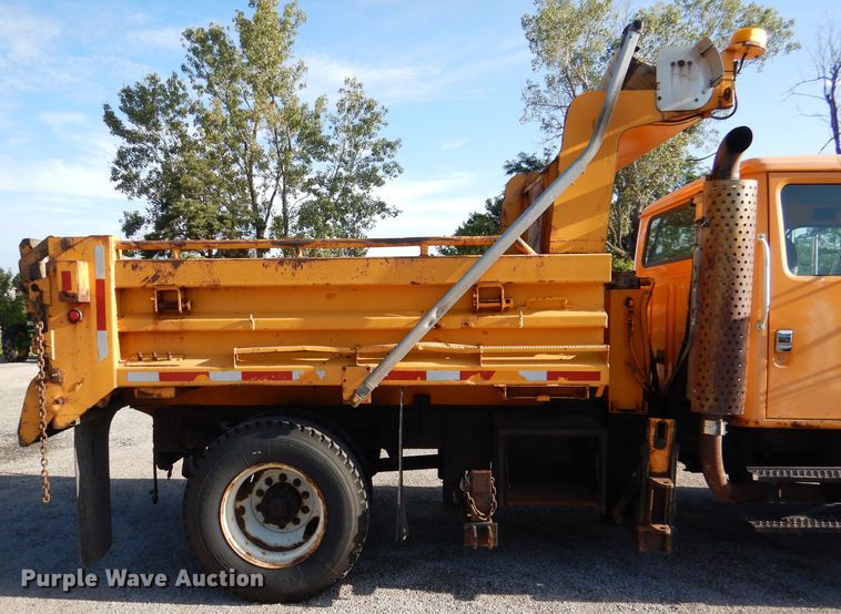 image for item DM1396 2002 International 4900  Crew Cab dump truck