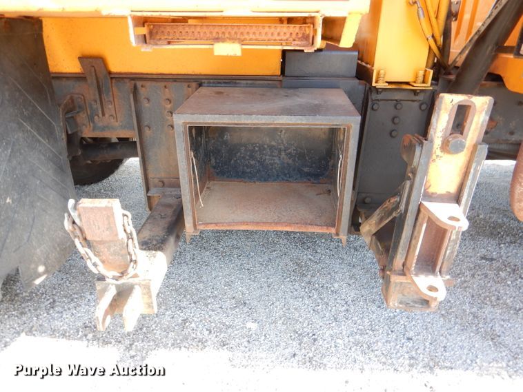 image for item DM1396 2002 International 4900  Crew Cab dump truck