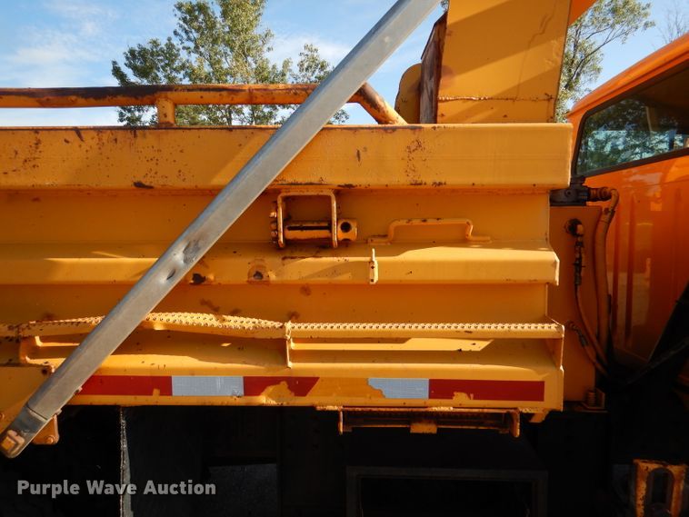 image for item DM1396 2002 International 4900  Crew Cab dump truck