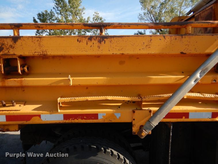 image for item DM1396 2002 International 4900  Crew Cab dump truck