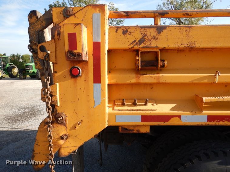 image for item DM1396 2002 International 4900  Crew Cab dump truck