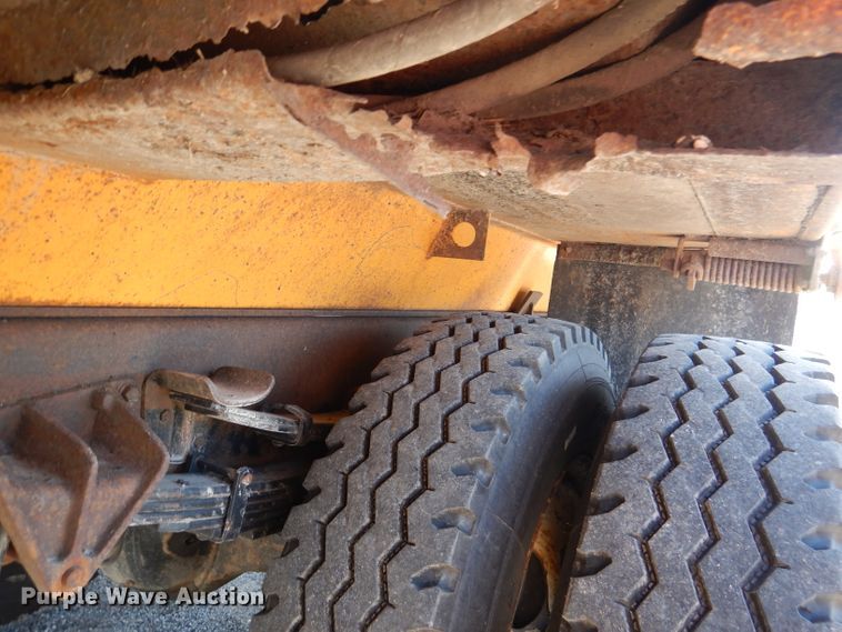 image for item DM1396 2002 International 4900  Crew Cab dump truck