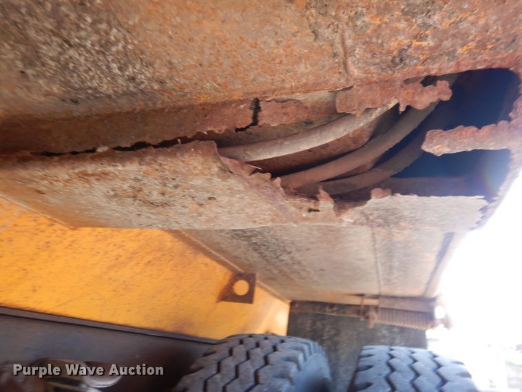 image for item DM1396 2002 International 4900  Crew Cab dump truck