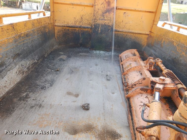 image for item DM1396 2002 International 4900  Crew Cab dump truck