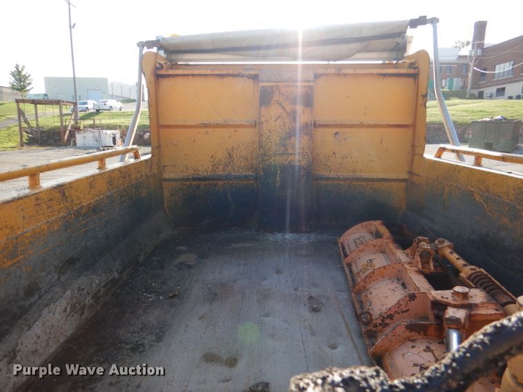 image for item DM1396 2002 International 4900  Crew Cab dump truck