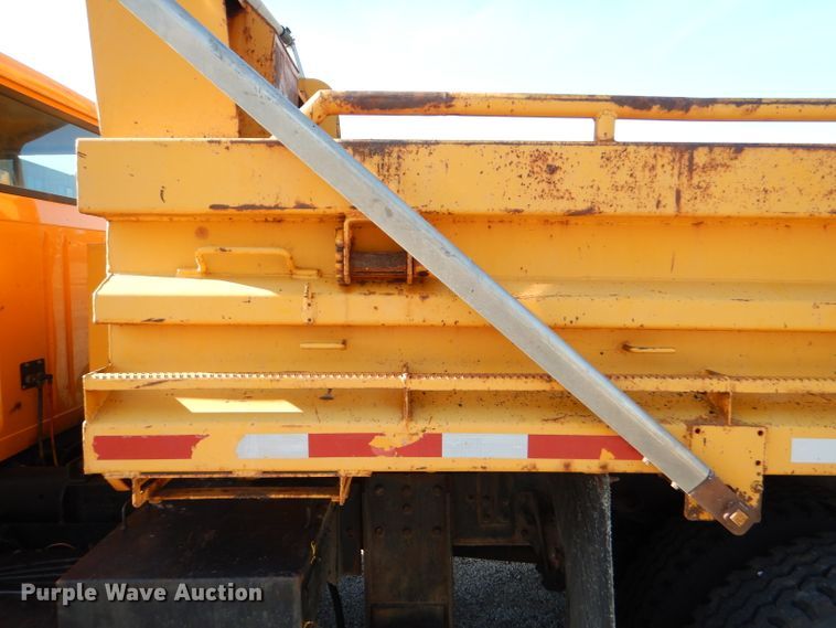 image for item DM1396 2002 International 4900  Crew Cab dump truck