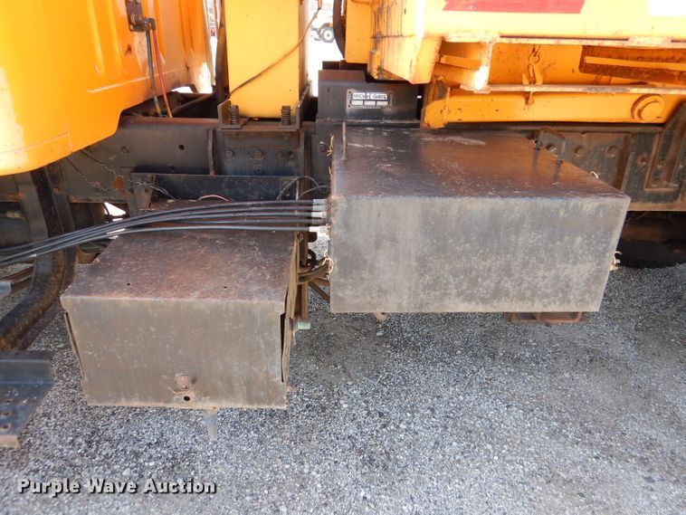 image for item DM1396 2002 International 4900  Crew Cab dump truck