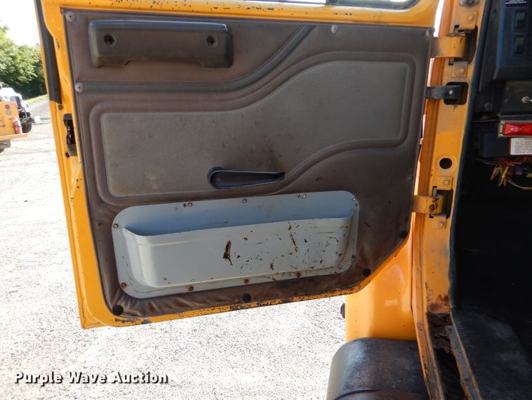 image for item DM1396 2002 International 4900  Crew Cab dump truck