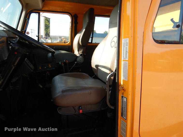 image for item DM1396 2002 International 4900  Crew Cab dump truck