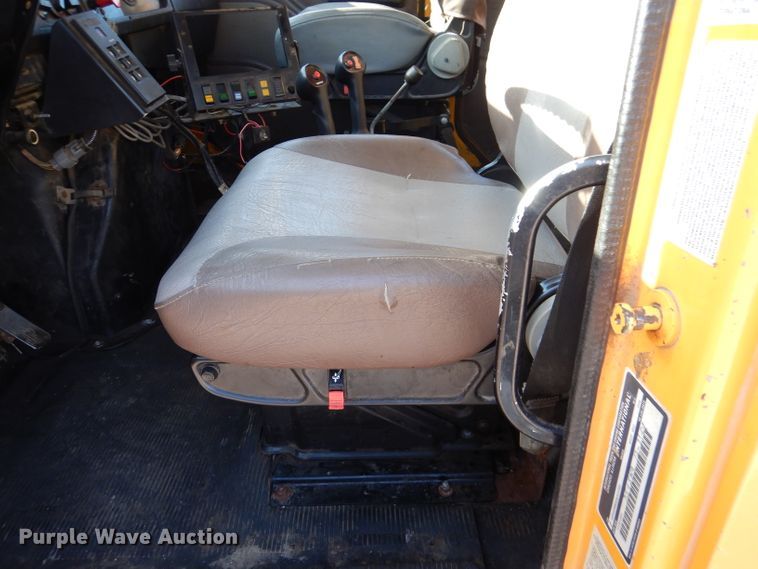 image for item DM1396 2002 International 4900  Crew Cab dump truck