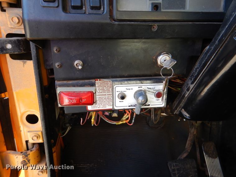 image for item DM1396 2002 International 4900  Crew Cab dump truck