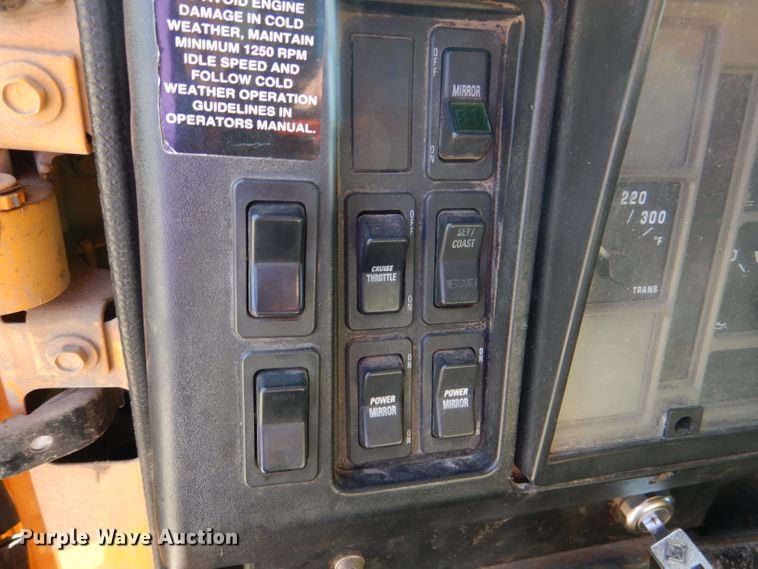 image for item DM1396 2002 International 4900  Crew Cab dump truck