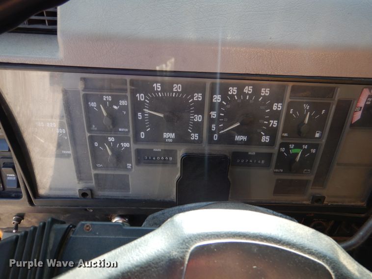 image for item DM1396 2002 International 4900  Crew Cab dump truck