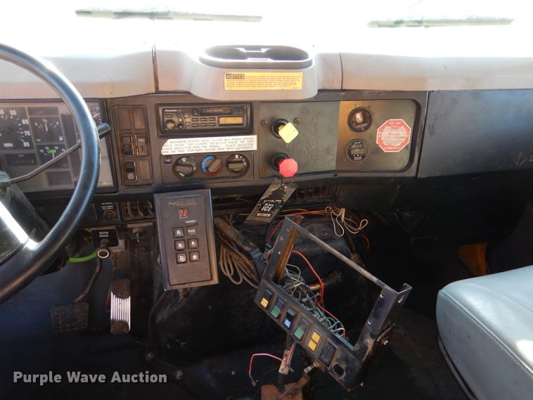 image for item DM1396 2002 International 4900  Crew Cab dump truck