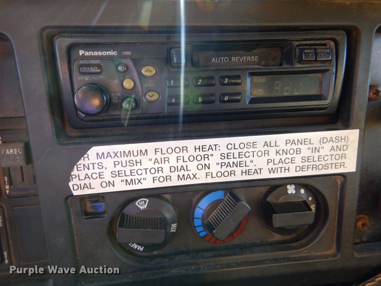 image for item DM1396 2002 International 4900  Crew Cab dump truck