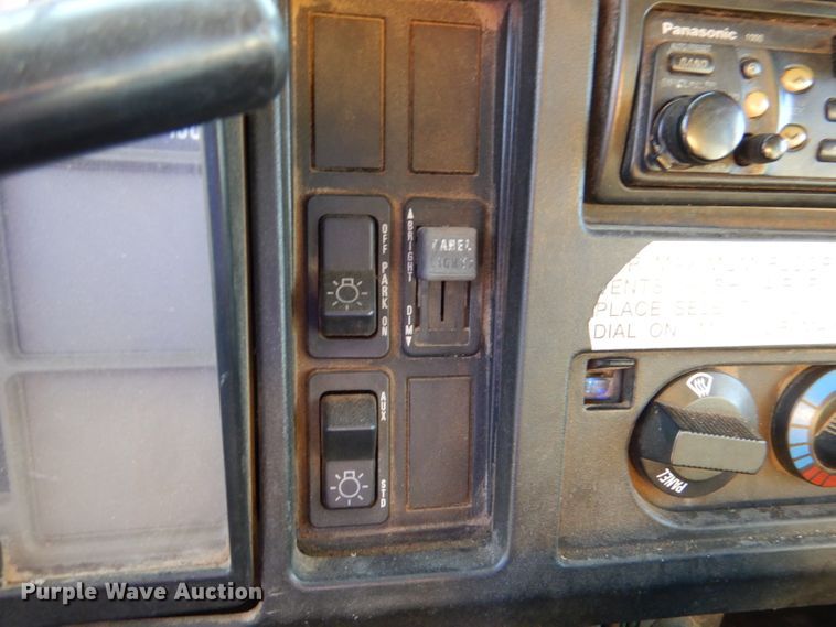 image for item DM1396 2002 International 4900  Crew Cab dump truck