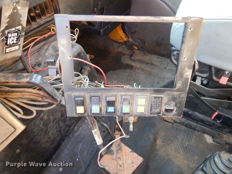 image for item DM1396 2002 International 4900  Crew Cab dump truck