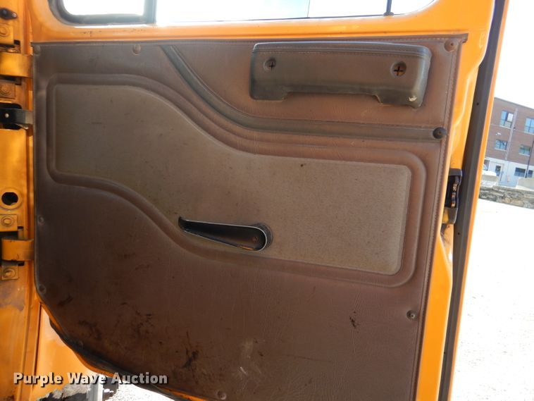 image for item DM1396 2002 International 4900  Crew Cab dump truck