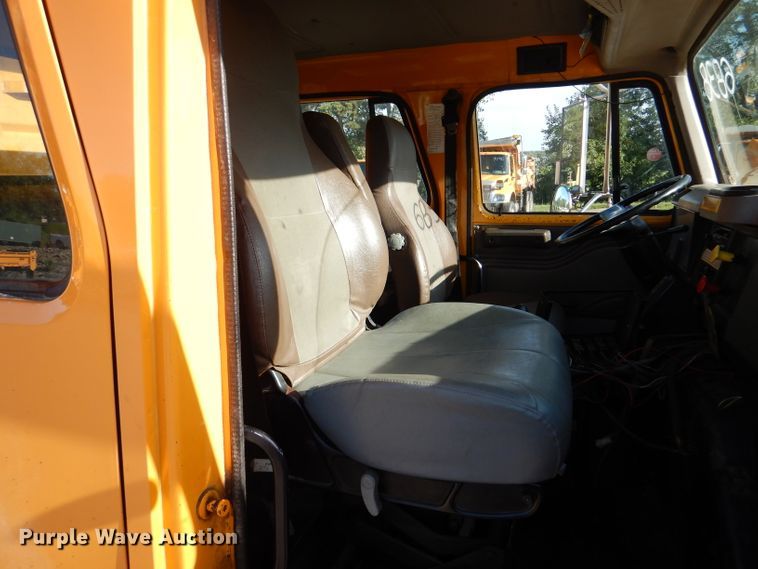 image for item DM1396 2002 International 4900  Crew Cab dump truck