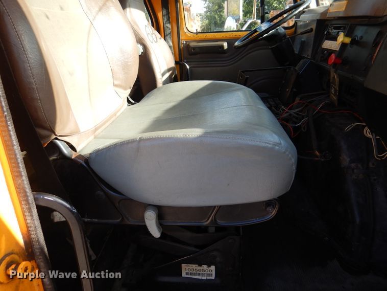 image for item DM1396 2002 International 4900  Crew Cab dump truck