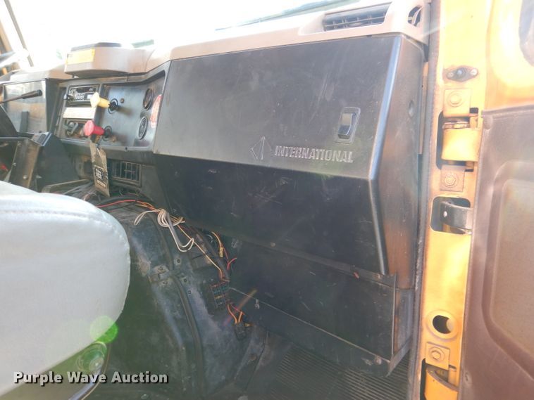 image for item DM1396 2002 International 4900  Crew Cab dump truck