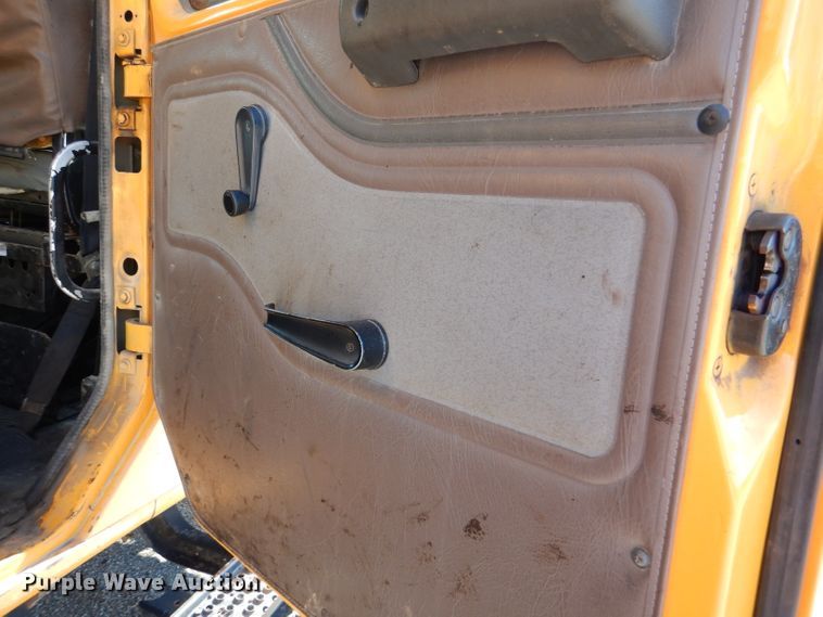 image for item DM1396 2002 International 4900  Crew Cab dump truck