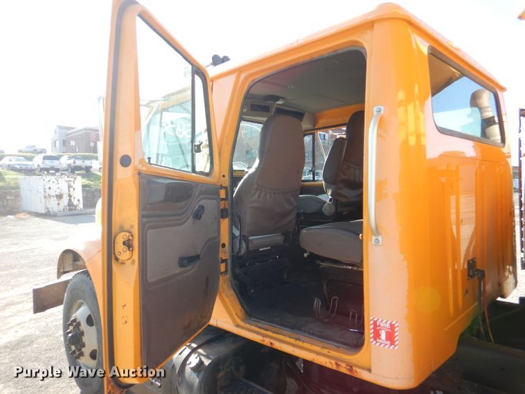 image for item DM1396 2002 International 4900  Crew Cab dump truck