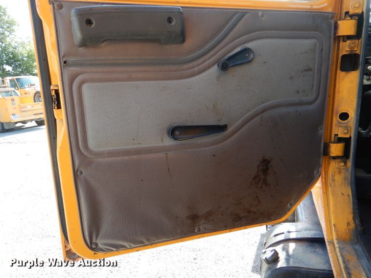 image for item DM1396 2002 International 4900  Crew Cab dump truck