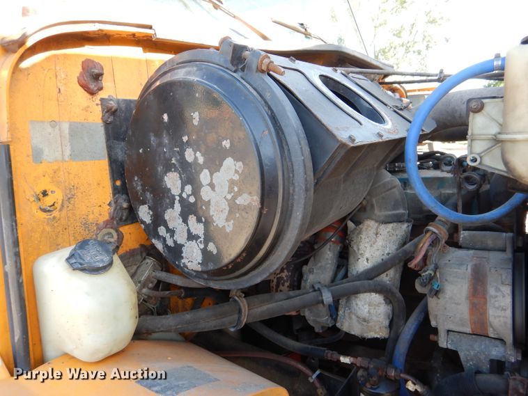 image for item DM1396 2002 International 4900  Crew Cab dump truck