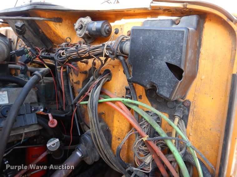 image for item DM1396 2002 International 4900  Crew Cab dump truck