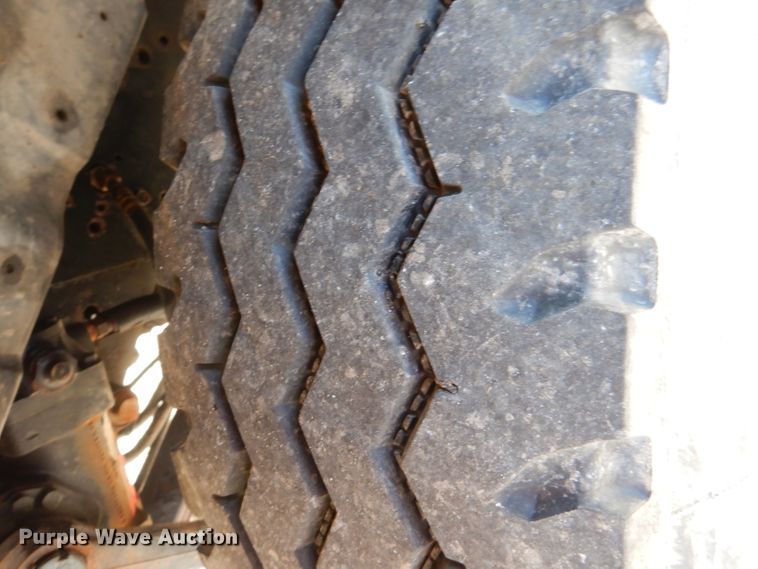 image for item DM1396 2002 International 4900  Crew Cab dump truck