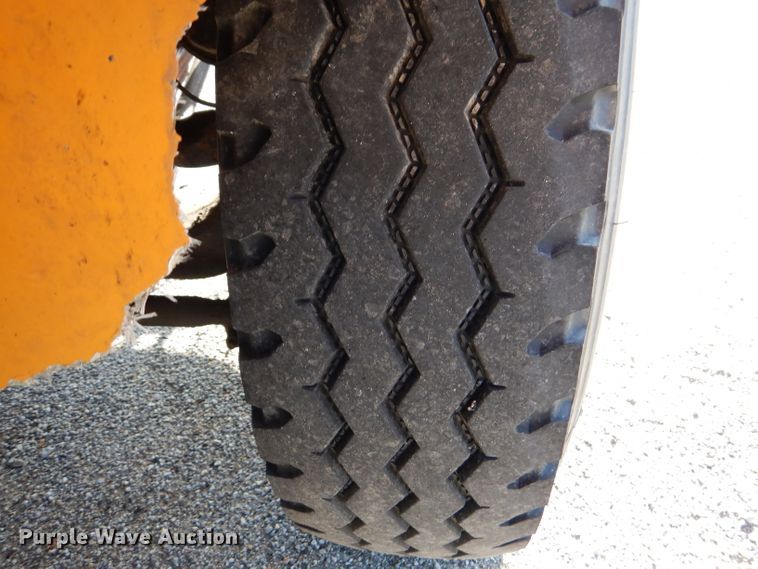 image for item DM1396 2002 International 4900  Crew Cab dump truck