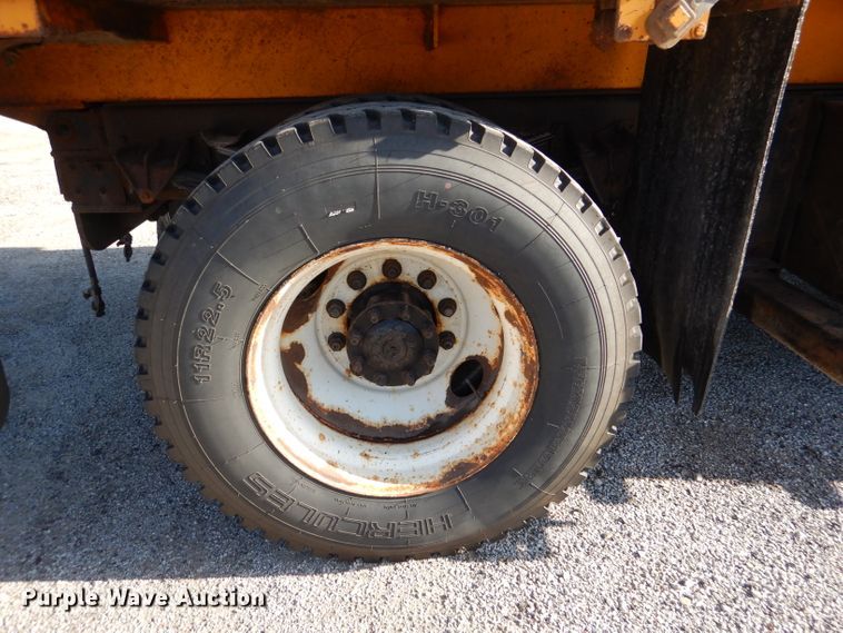 image for item DM1396 2002 International 4900  Crew Cab dump truck