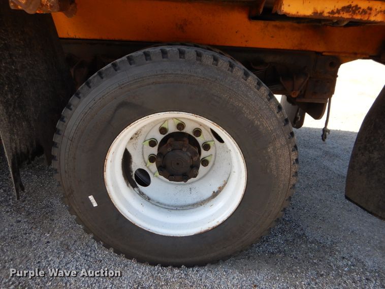 image for item DM1396 2002 International 4900  Crew Cab dump truck