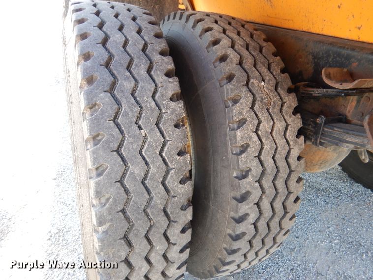 image for item DM1396 2002 International 4900  Crew Cab dump truck