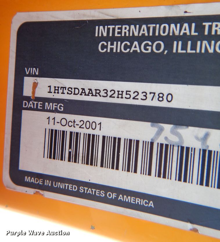 image for item DM1396 2002 International 4900  Crew Cab dump truck