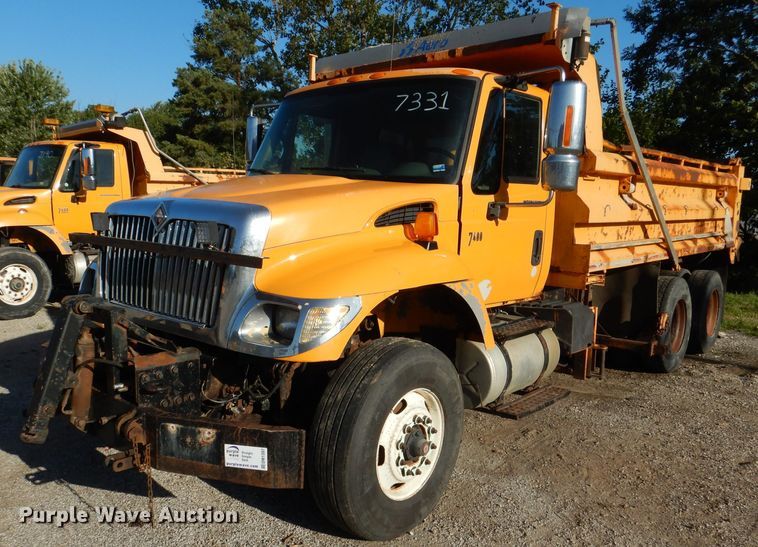 image for item DM1397 2006 International WorkStar 7400  dump truck