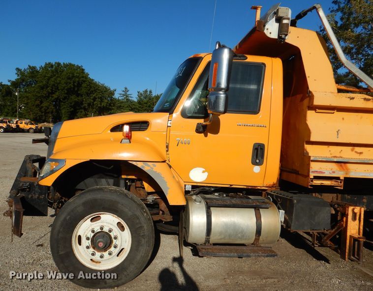 image for item DM1397 2006 International WorkStar 7400  dump truck