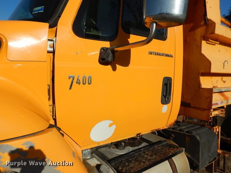 image for item DM1397 2006 International WorkStar 7400  dump truck