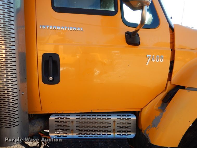 image for item DM1397 2006 International WorkStar 7400  dump truck