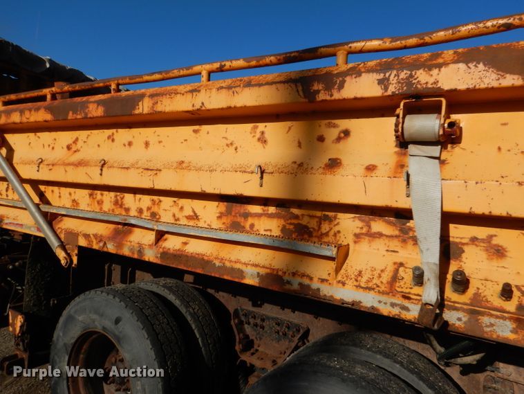 image for item DM1397 2006 International WorkStar 7400  dump truck