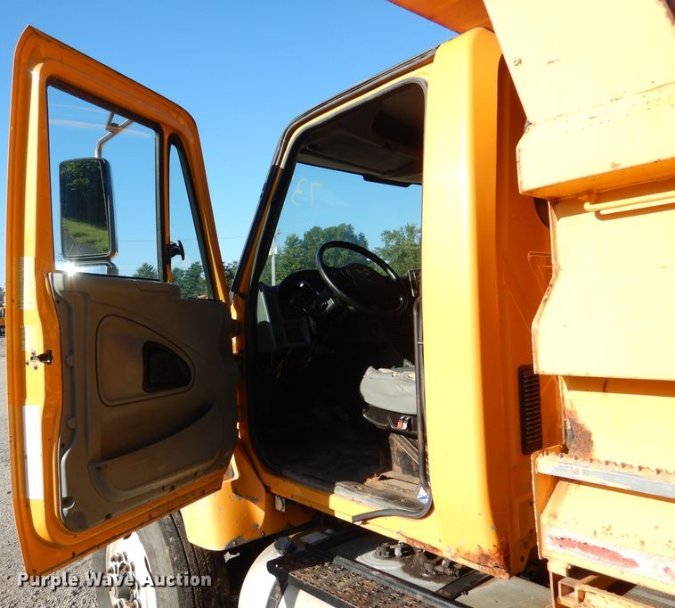 image for item DM1397 2006 International WorkStar 7400  dump truck