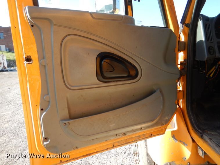 image for item DM1397 2006 International WorkStar 7400  dump truck