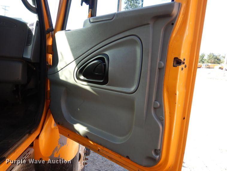 image for item DM1397 2006 International WorkStar 7400  dump truck