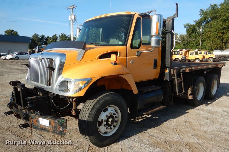 image for item DM1398 2003 International WorkStar 7400  flatbed truck