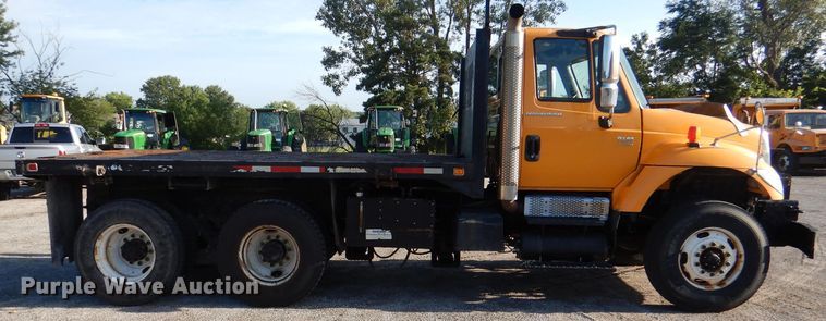 image for item DM1398 2003 International WorkStar 7400  flatbed truck