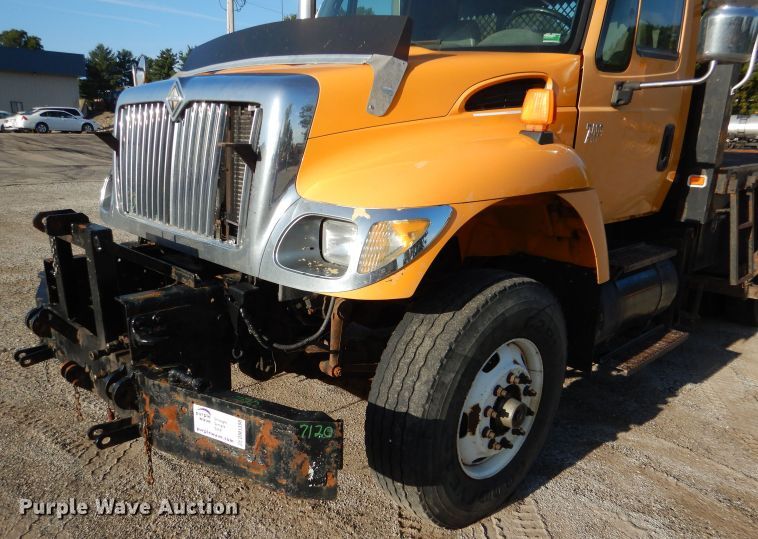 image for item DM1398 2003 International WorkStar 7400  flatbed truck